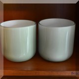 D112. 2 Glass vases.